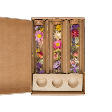 A box of Floriëtte bouquets in brown paper wrapping