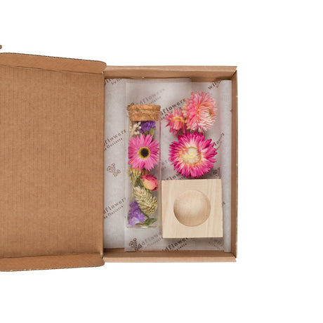 A box of Floriëtte bouquets in brown paper wrapping